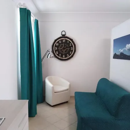 Luxury Living Bed & Breakfast 4*